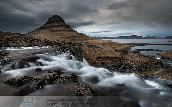 Kirkjufellsfoss waters flowing